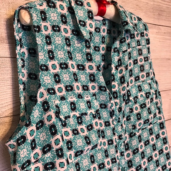 New York & Co. sleeveless button down XL blouse. - Picture 4 of 6